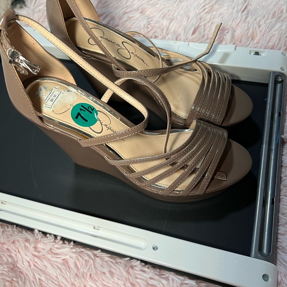 Jessica Simpson Brown Wedge heel. - Picture 4 of 9